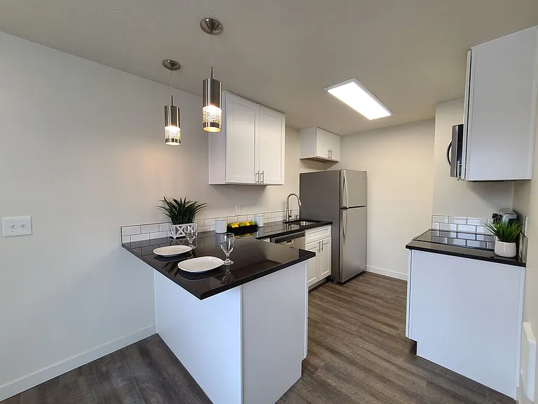 827 E Ermina Ave — Photo 3