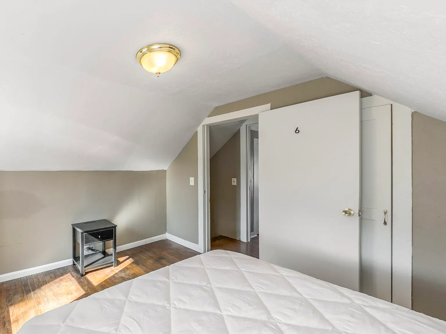 4 bed, 2.0 bath, 1662 sqft, $637 — Photo 2