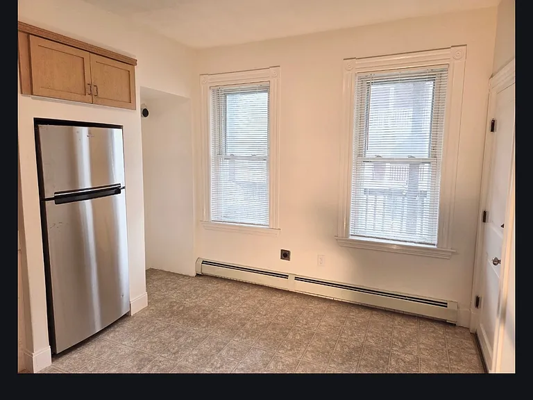 823 Saratoga St — Photo 15