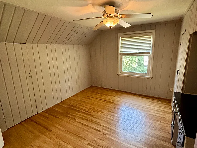 221 E Hughes St — Photo 19