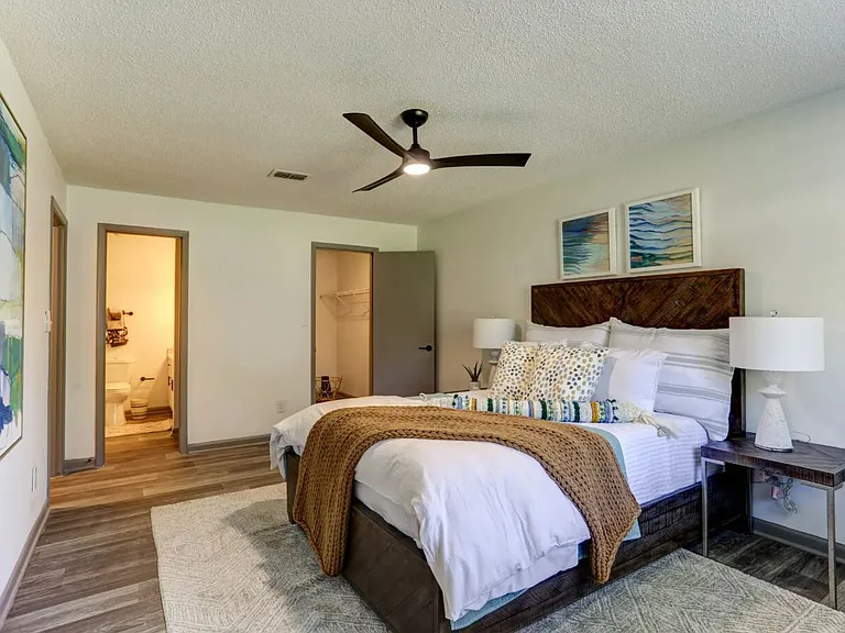 The Oakley Apartments — Photo 1