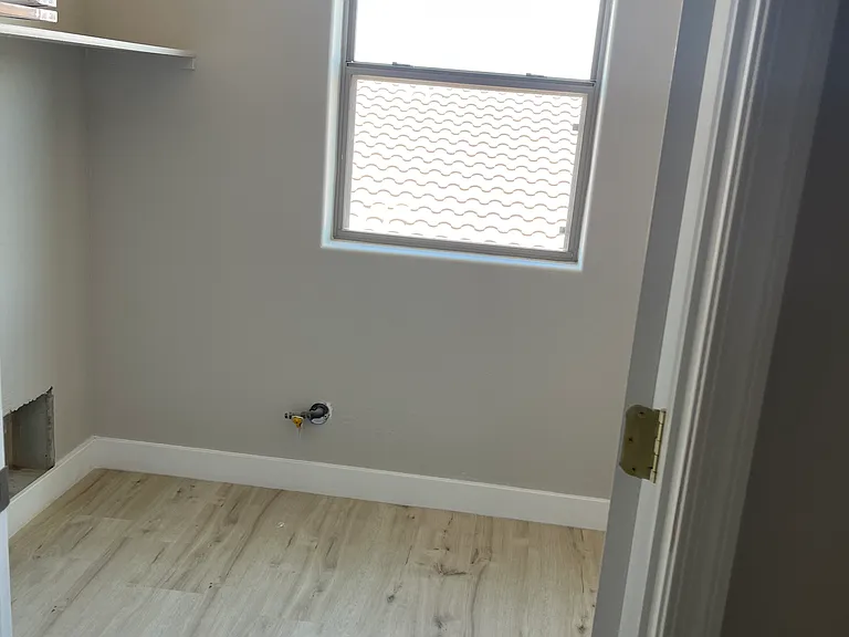 1121 E Jahns Dr — Photo 32