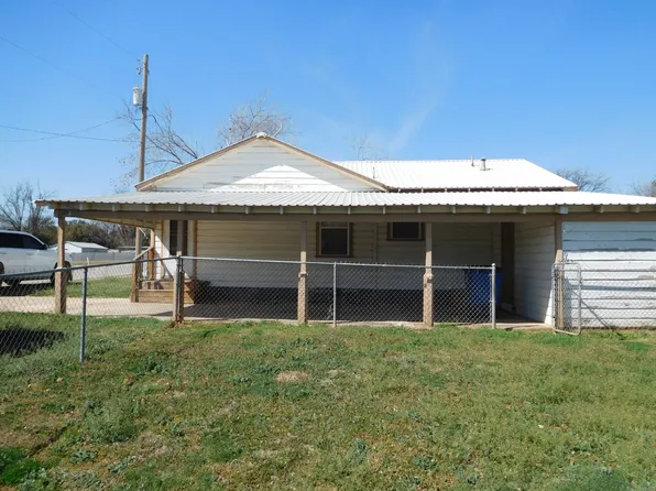 306 W Hamilton St, Winters, TX 79567