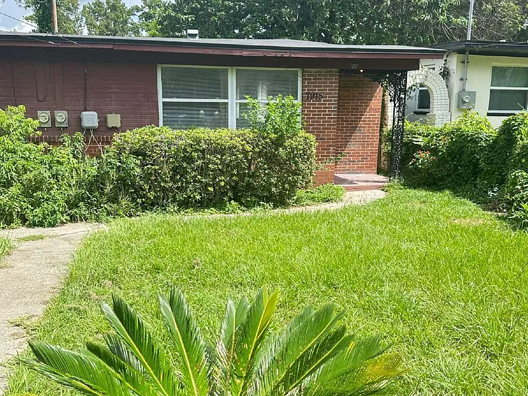 7915 Hare Ave — Photo 1