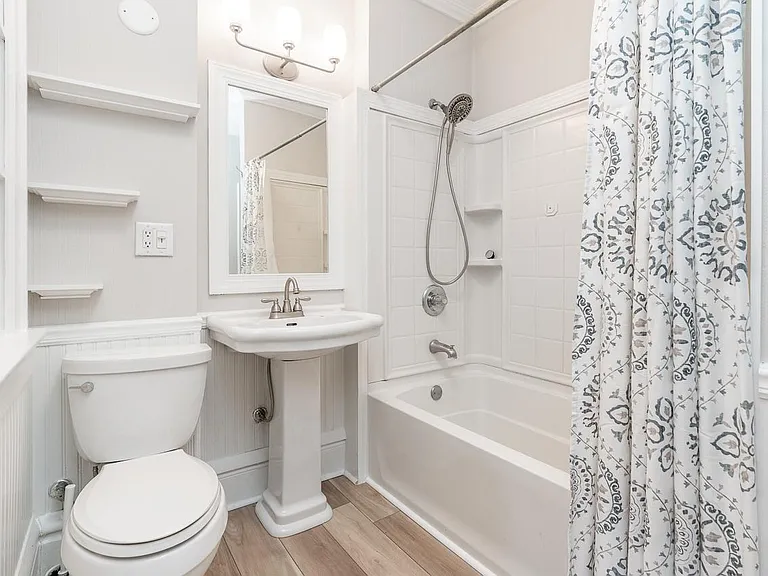 2435 Summit St — Photo 34