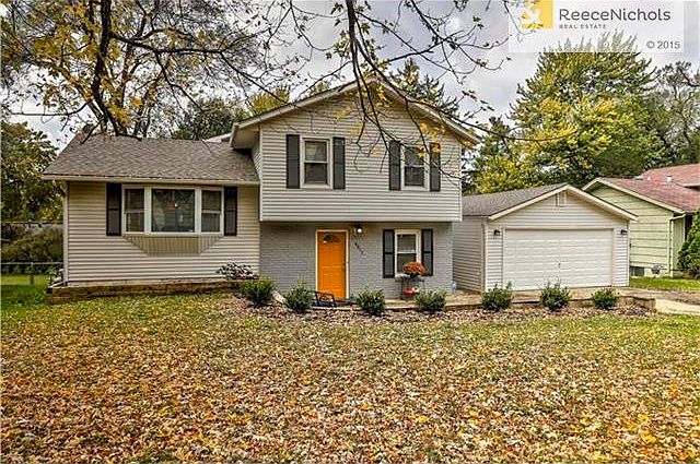 DARLING CONTEMPORAY SPLIT LEVEL LOCATED IN A QUIET AND HIGHLY DESIRED OVERLAND PARK NEIGHBORHOOD