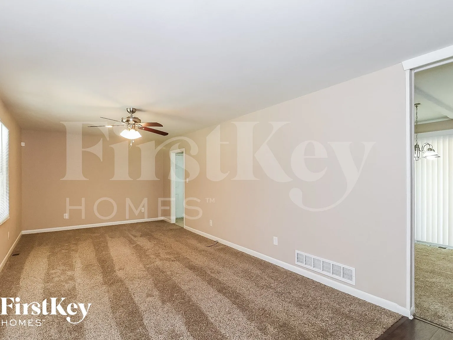3 bed, 2.0 bath, 1273 sqft, $2,025 — Photo 2