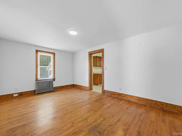 212 Center St — Photo 16