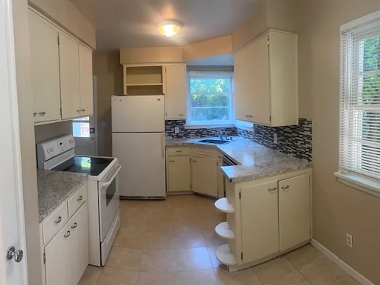 1021 W 29th Ave — Photo 11