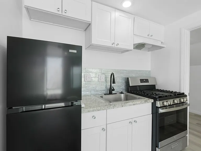 Gorgeous 2 Bed/2 bath apartment in excellent Sherman Oaks area! — Photo 9
