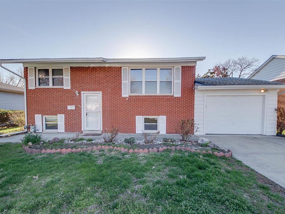 1st image of 3333 Village Ln