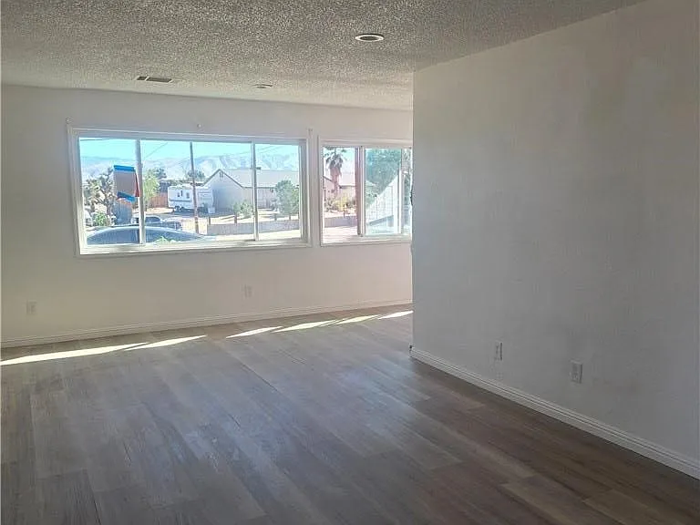 11742 Jacaranda Ave — Photo 10