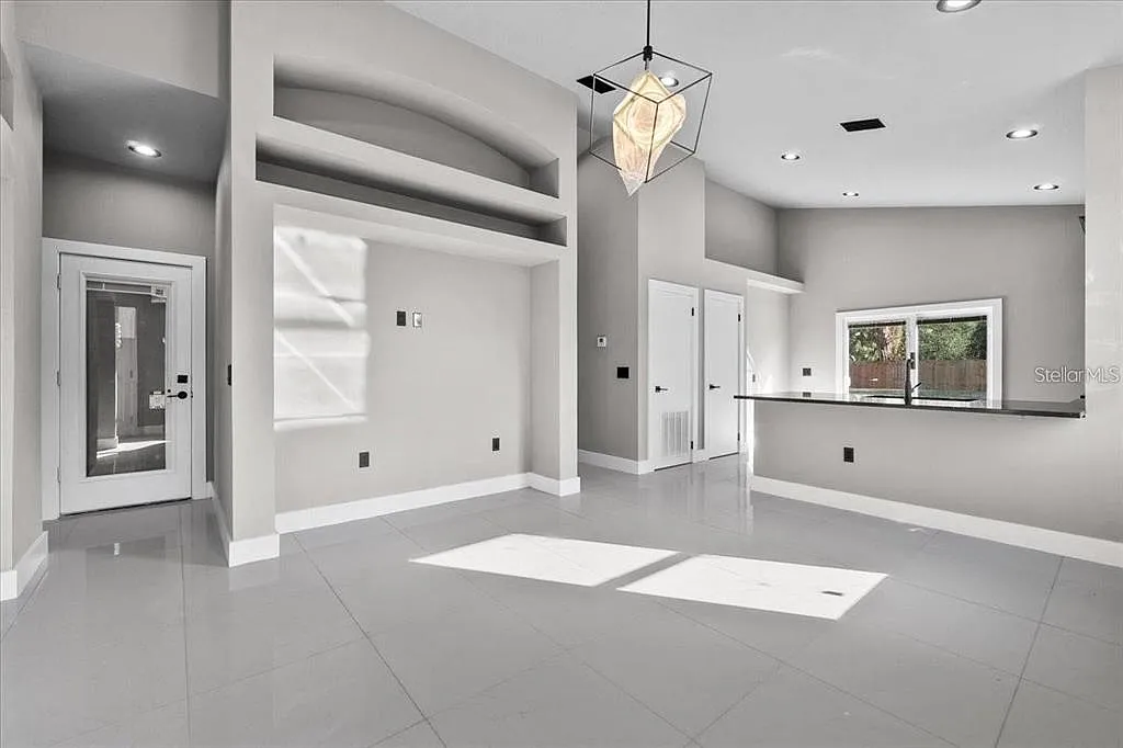 3 bed, 2.0 bath, 1144 sqft, $2,000 — Photo 3
