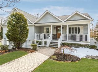 44 Washington Ave, Smithtown, NY 11787