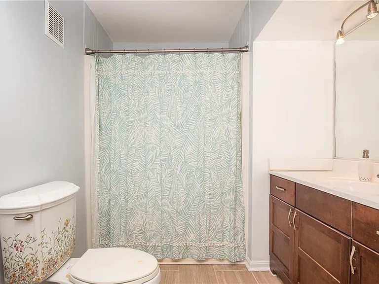 5703 Holly Rd — Photo 14