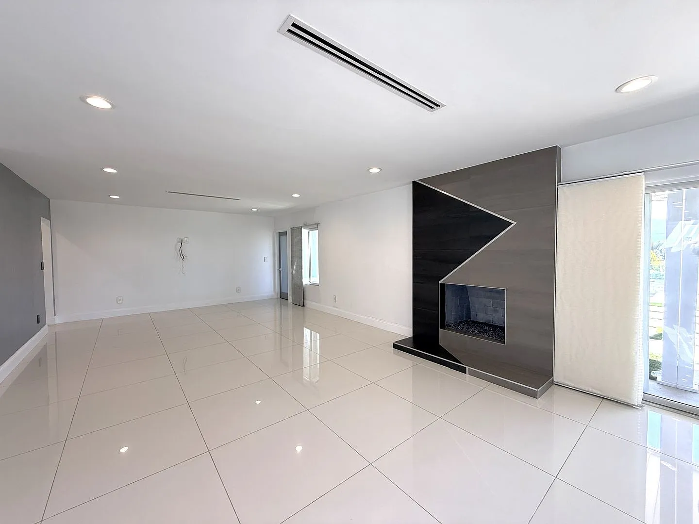 Beautifully Upgraded Tujunga Home with Pool / Entertainer's Backyard — Photo 3