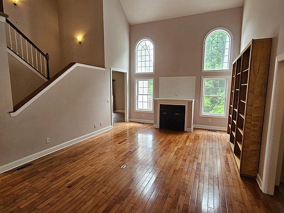 4th image of 1024 Nashmont Dr