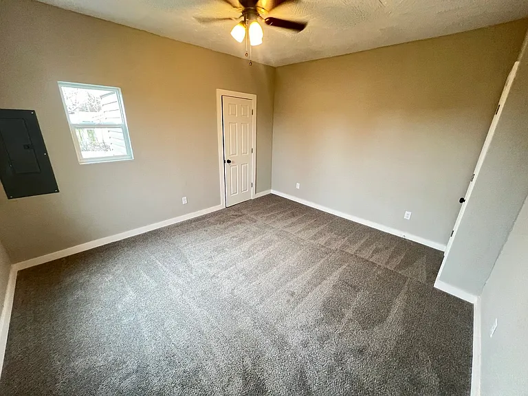 428 W Locust St — Photo 22