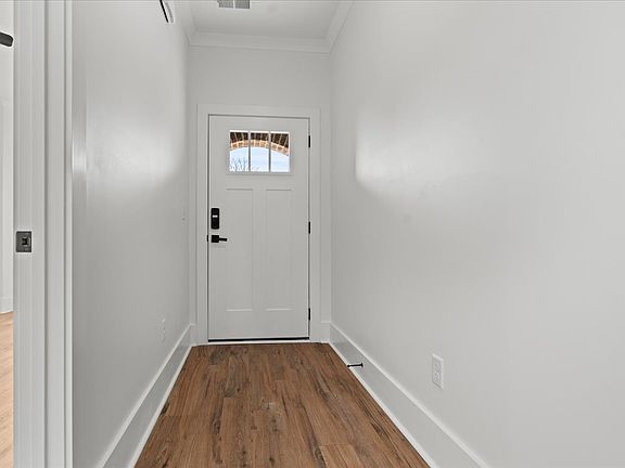 5th image of 501 W Cheves St E