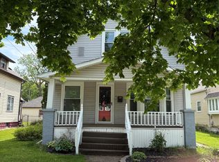 1026 Davis Ave NW, Grand Rapids, MI 49504