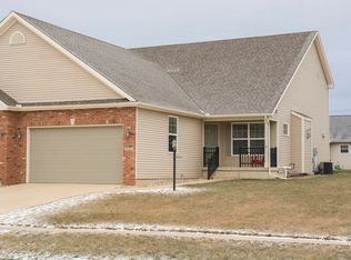 1712 Timber Wolf Ln, Mahomet, IL 61853