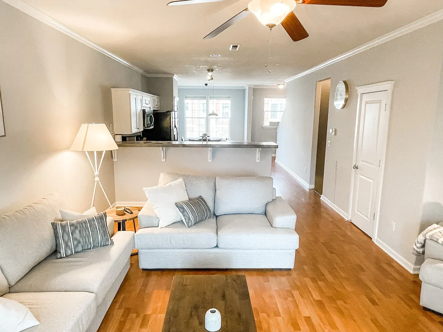 2 bed, 2.5 bath, 1734 sqft, $2,300 — Photo 2