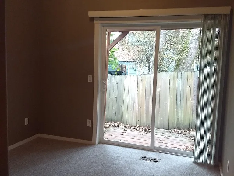Second bedroom.