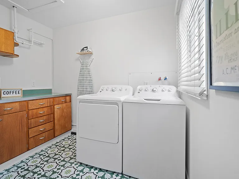 1105 Julienne Dr — Photo 9