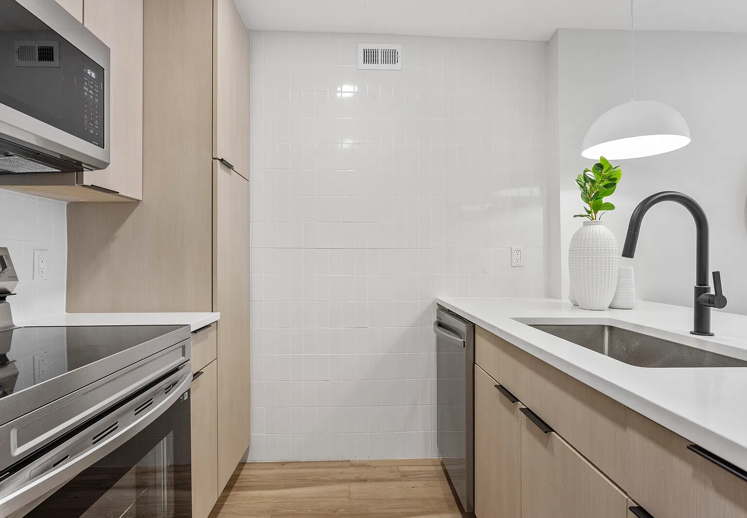 2 bed, 809 sqft, $2,100 — Photo 4