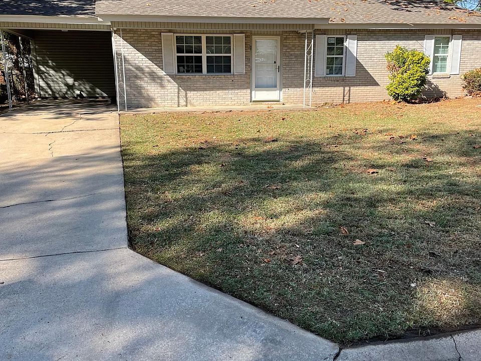1st image of 8 Lura Ln