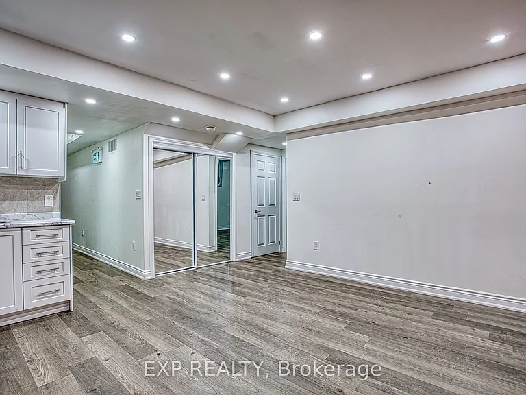 15 Riley Ave — Photo 8