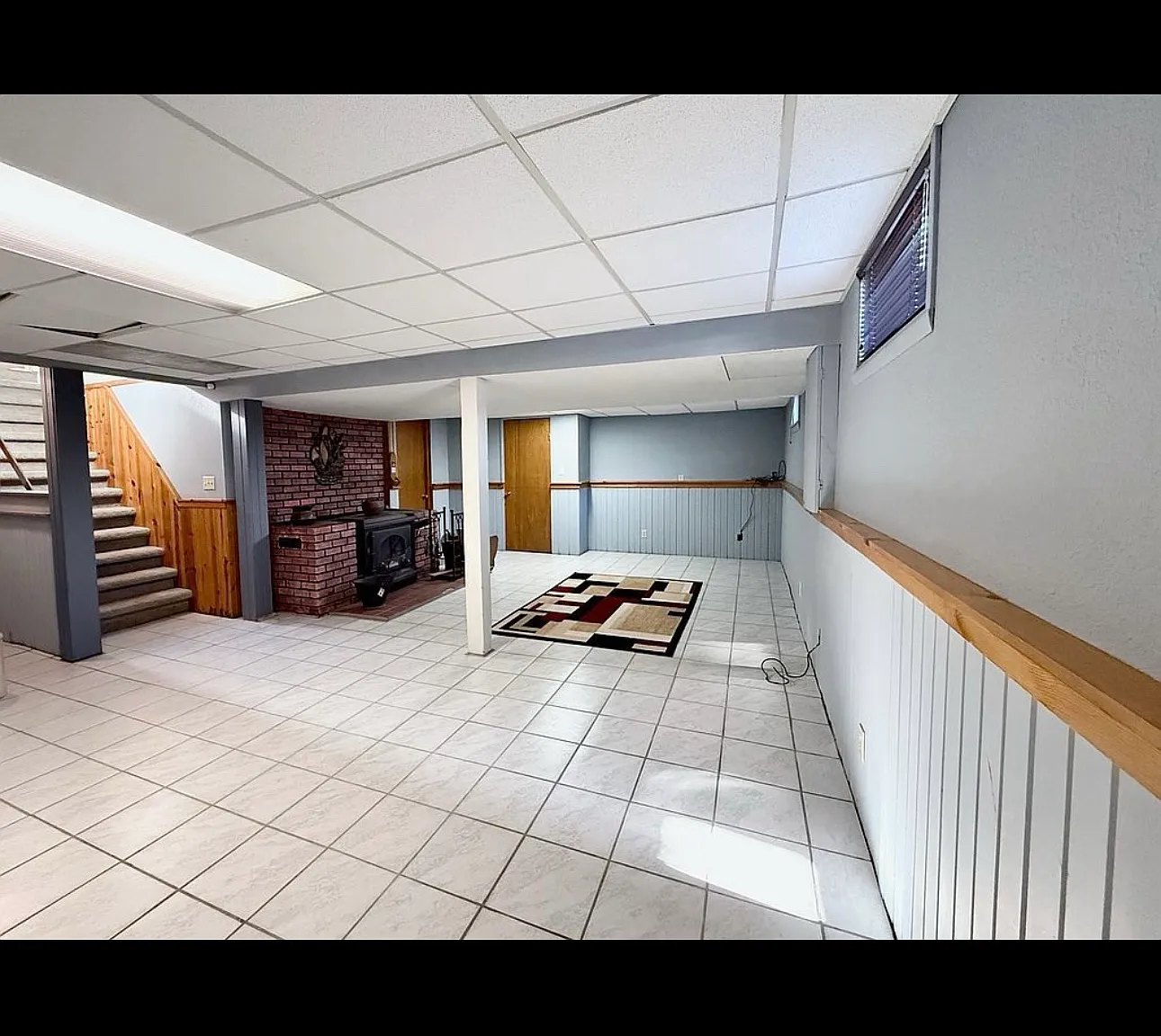 5 bed, 2400 sqft, $2,500 — Photo 3