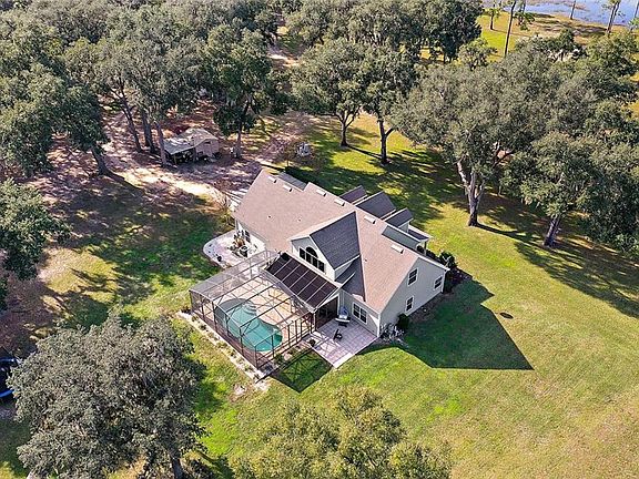 3rd image of 3127 Shady Oak Pl