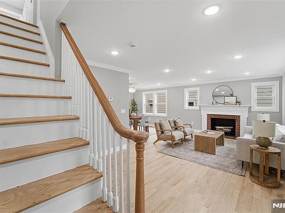 3rd image of 64 Morningside Rd