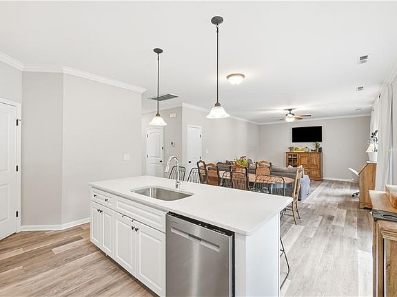 4th image of 265 Richardson St