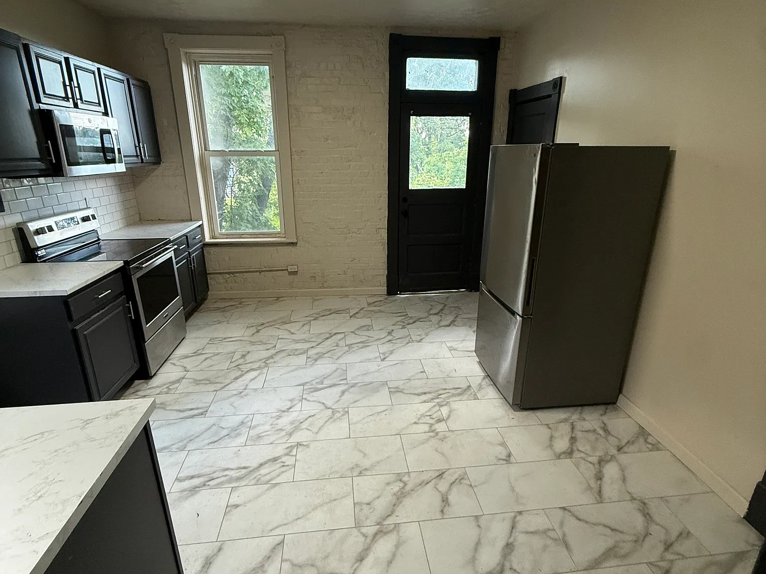 2 bed, 1025 sqft, $1,060 — Photo 2