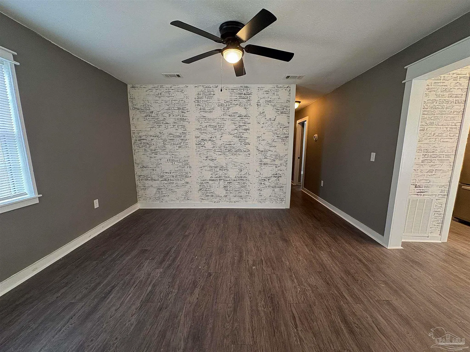 3 bed, 2.0 bath, 1250 sqft, $1,900 — Photo 2