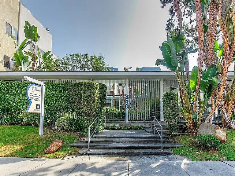 340 South St. Andrews Place — Photo 1