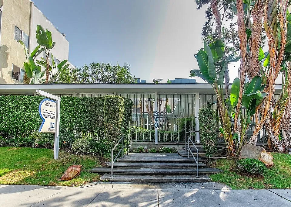 340 South St. Andrews Place