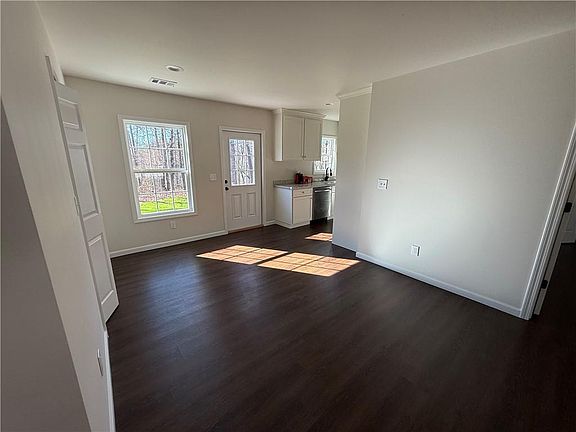 3rd image of 275 Red Oak Flats Rd