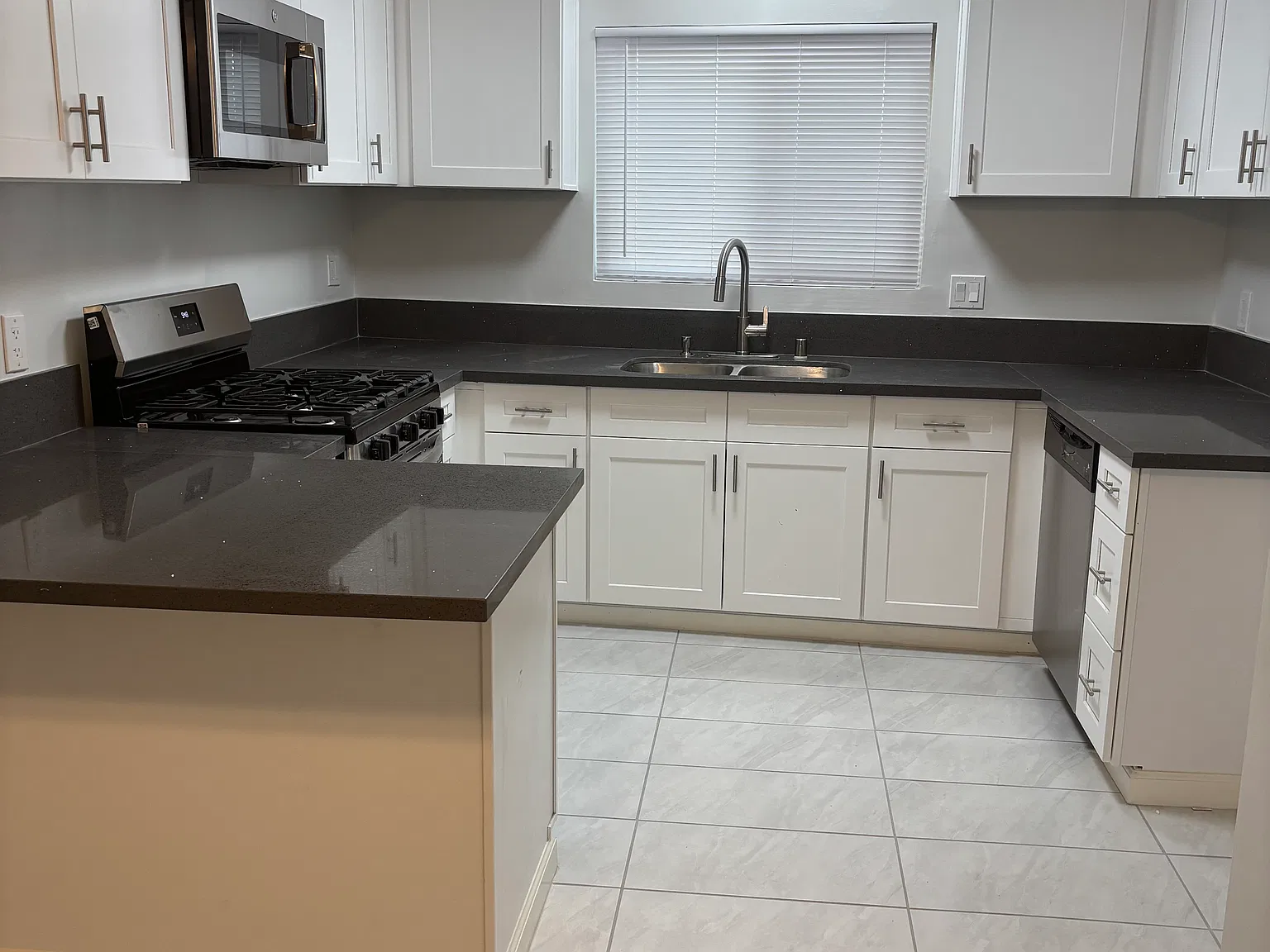 2 bed, 1300 sqft, $2,750 — Photo 1