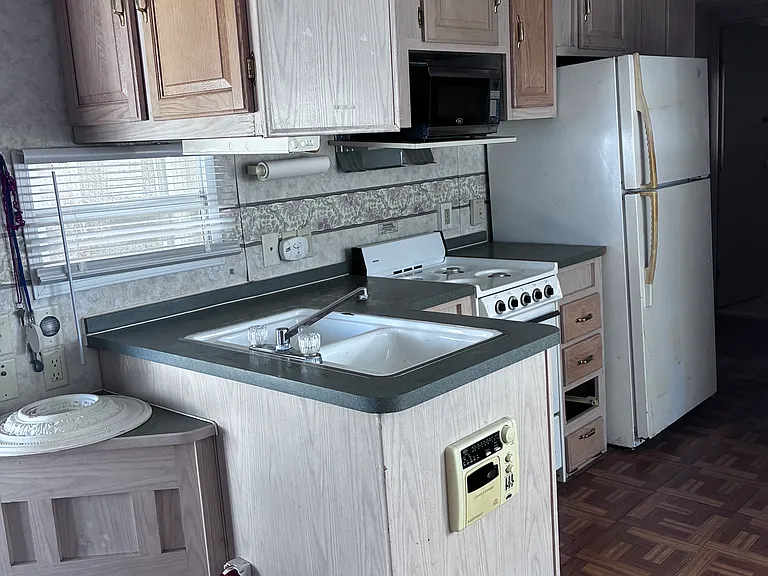 325 Calusa St #448 — Photo 10