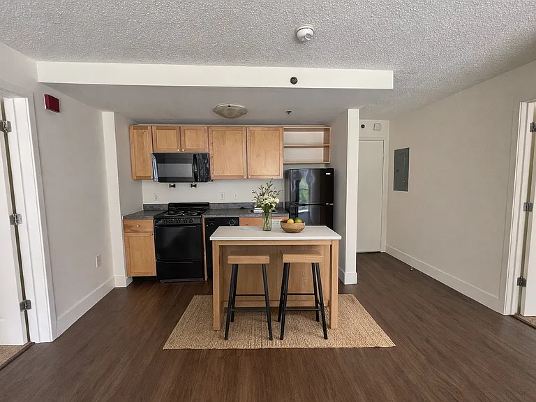 Downtowner Apartments — Photo 1