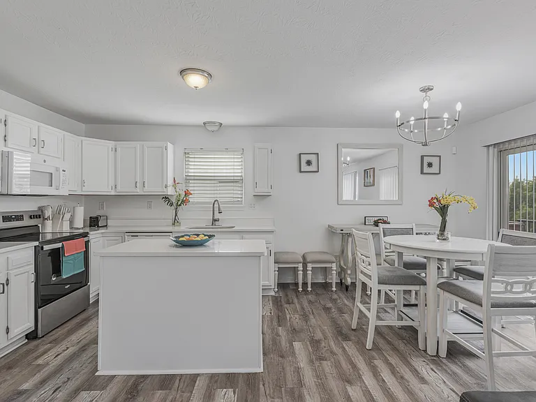 6824 Beagle Dr — Photo 24