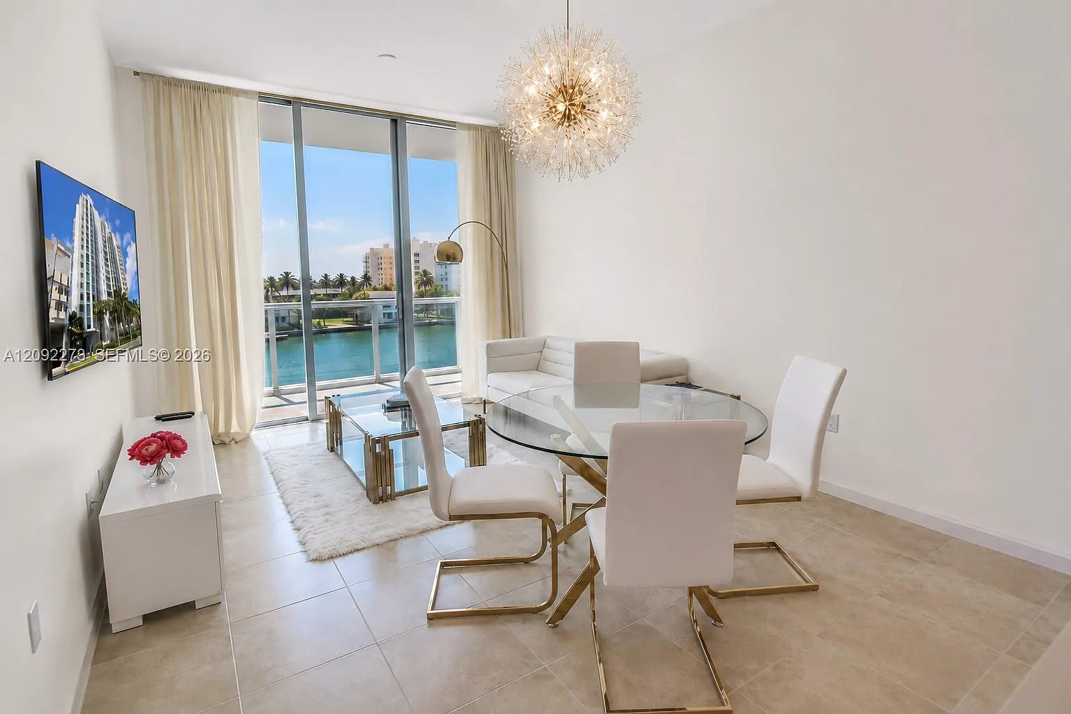 Eloquence On The Bay Condo — Photo 2