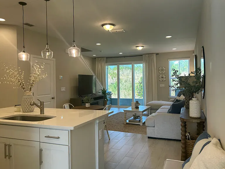 Brandon Lakes Dr — Photo 6
