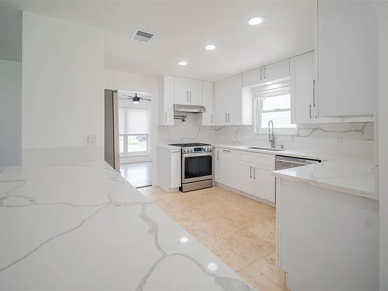 4815 Caris St — Photo 5