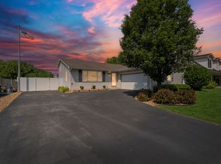 805 Stonegate Rd, New Lenox, IL 60451