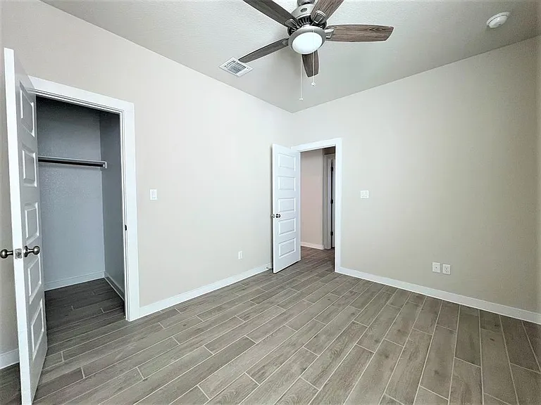 1120 Bluewood Bnd — Photo 12