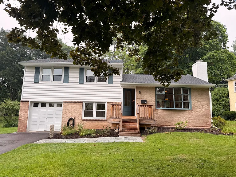 59 Meadow Ln — Photo 2